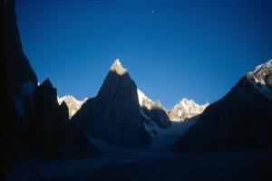 The East Face of Shipton Spire in the early morning light. © Archiv Auer